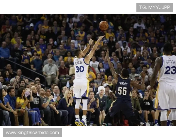 勇士队季前赛表现亮眼 追梦格林和库里带队再度出击