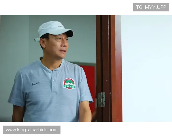 奥格斯堡俱乐部官宣新赛季战略调整与核心球员动态解析及教练团队布局前瞻